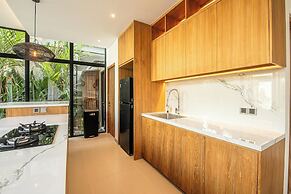 Luxe 6BR Villa, 400m From Canggu, Water Filter