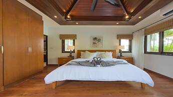 Tropical Poolside Villa SGB4