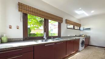 Tropical Poolside Villa SGB4