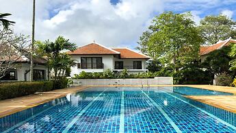 Tropical Poolside Villa SGB4