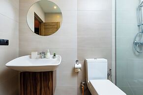 Apartments by Luxe Group DE114