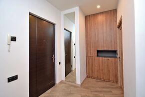 Apartments by Luxe Group DE114