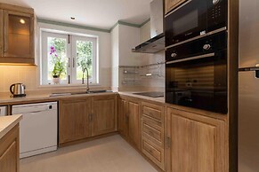 4Bed PoolVillaSteps from the Beach KBR34