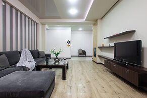Apartment by Luxe Group DI8210