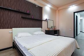 Apartment by Luxe Group DI8210