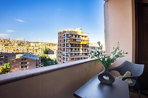 Apartment by Luxe Group DI8210