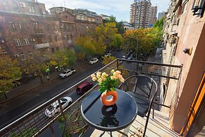 Apartment by Luxe Group AM104