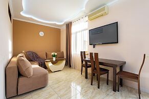 Apartment by Luxe Group AM104