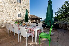 Cosy Apartment With Garden