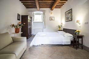 Cosy Apartment With Garden