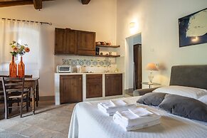 Cosy Apartment With Garden