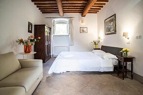 Cosy Apartment With Garden