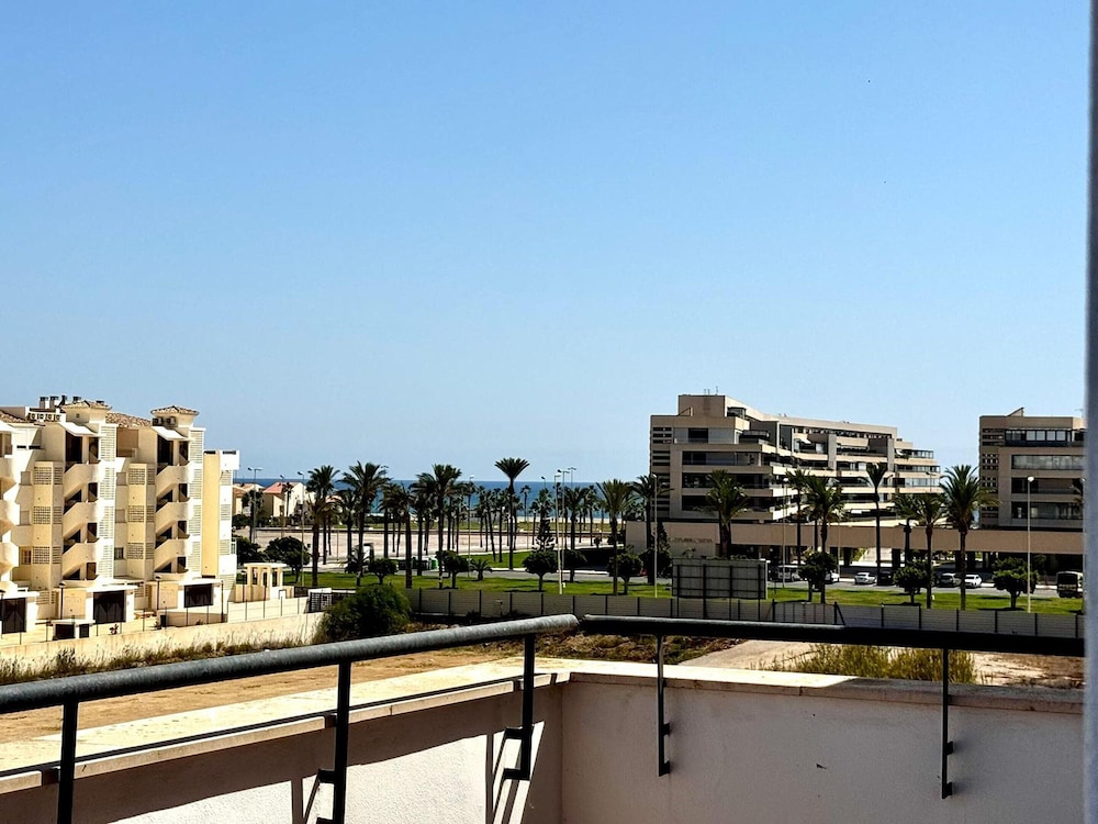 Nice Apartment With Shared Pool