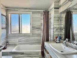Nice Apartment With Shared Pool