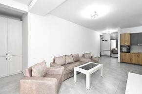Apartment by Luxe Group DI412