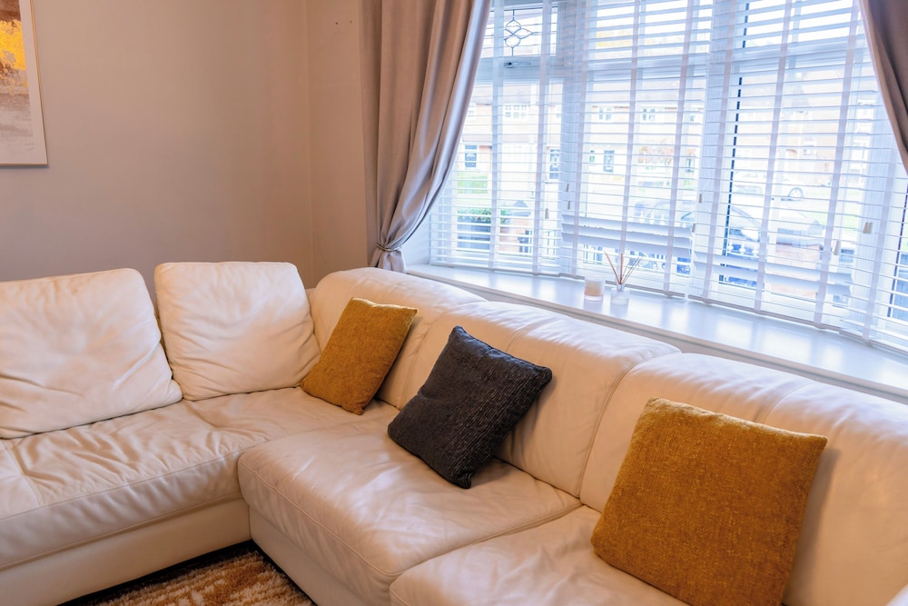 House - Sleeps 10 - Parking - Stn Close