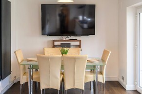 House - Sleeps 10 - Parking - Stn Close