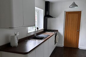 House - Sleeps 10 - Parking - Stn Close