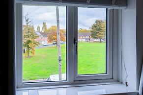House - Sleeps 10 - Parking - Stn Close