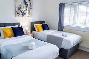 House - Sleeps 10 - Parking - Stn Close