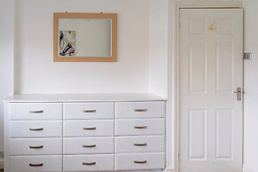 House - Sleeps 10 - Parking - Stn Close
