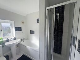 House - Sleeps 10 - Parking - Stn Close