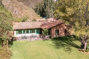 w Peaceful 4BR Villa With Nature View