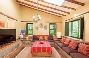w Peaceful 4BR Villa With Nature View