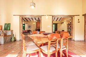 w Peaceful 4BR Villa With Nature View