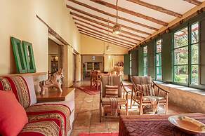 w Peaceful 4BR Villa With Nature View