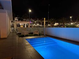 Resort Seascape Villa 8 by Bookaparadise