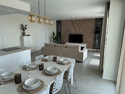 Resort Seascape Villa 8 by Bookaparadise