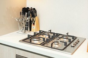 PVH - Stylish 1BR with Study - The Crest