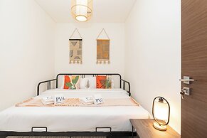 PVH - Stylish 1BR with Study - The Crest