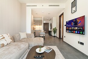 PVH - Stylish 1BR with Study - The Crest