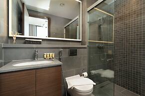 PVH - Stylish 1BR with Study - The Crest
