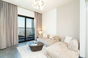 PVH - Stylish 1BR with Study - The Crest
