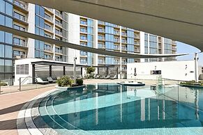 PVH - Stylish 1BR with Study - The Crest