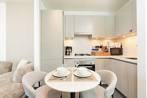 PVH - Stylish 1BR with Study - The Crest