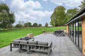 Cedar Barn Getaway, 3 Bed, Sleeps 6, Parking