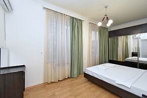 Apartment by Luxe Group HH331