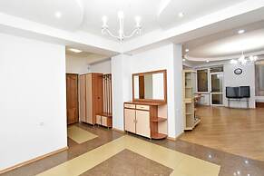 Apartment by Luxe Group HH331