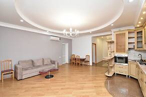 Apartment by Luxe Group HH331