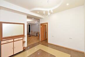 Apartment by Luxe Group HH331