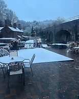 VIaduct Guest House