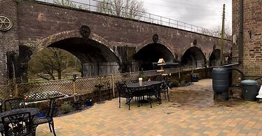 VIaduct Guest House