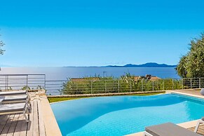 Villa Penelope With 4 Bedrooms and 3 Bathrooms