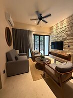 Great 3 Bedroom Apartment and Private Pool!