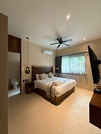 Great 3 Bedroom Apartment and Private Pool!