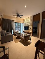 Great 3 Bedroom Apartment and Private Pool!